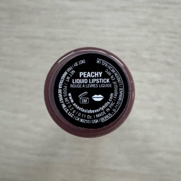 ABH "Peachy" liquid lipstick - Picture 4 of 7